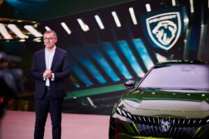 Alain Favey, Peugeot : "L’adoption de l’électrique va prendre plus de temps que prévu"
