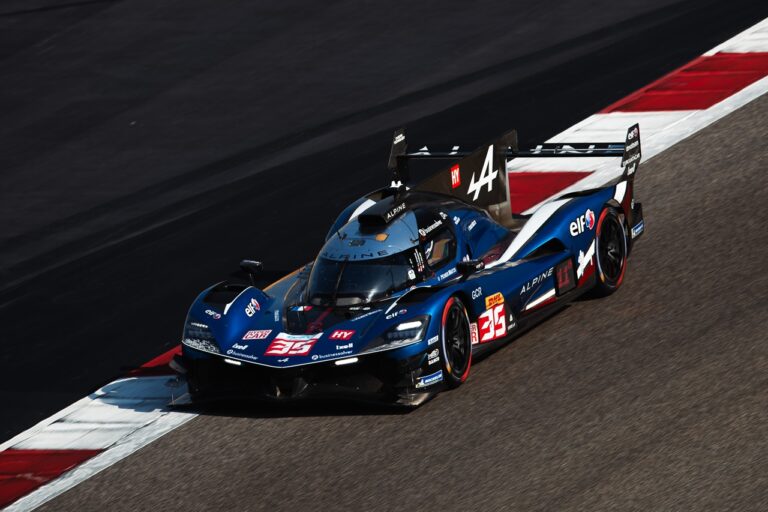 Renault taille dans le sport automobile