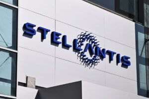 Stellantis passe une charge exceptionnelle de 22 milliards d'euros dans ses comptes 2025