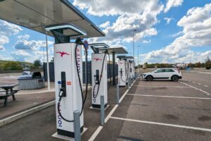 Le gouvernement souhaite multiplier la recharge ultrarapide sur autoroute d’ici 2035 