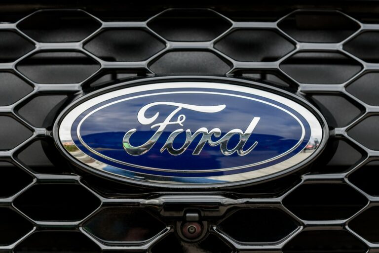 Ford débute bien l