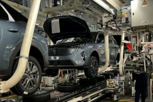 À Sochaux, la hausse de la production des Peugeot e-3008 et e-5008 grande autonomie se confirme