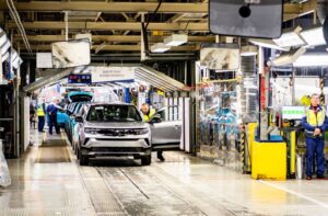 Après 2028, l'usine Stellantis de Poissy ne fabriquera plus de voitures