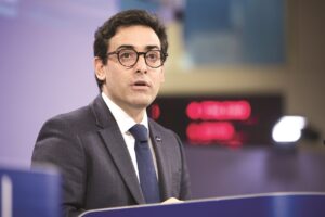 Stéphane Séjourné, Commission européenne : "Nous sommes prêts à des compromis sur la trajectoire, pas sur l'objectif de 2035"