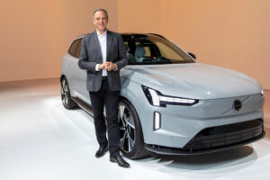 Yves Pasquier-Desvignes laisse les commandes de Volvo France à Christophe Duchatelle