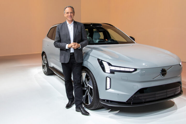 Yves Pasquier-Desvignes laisse les commandes de Volvo France à Christophe Duchatelle