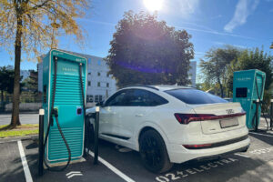 Hiflow et Electra s'unissent pour faciliter la recharge des véhicules électriques convoyés