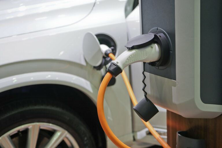 Coup de frein des investissements dans la mobilité électrique 