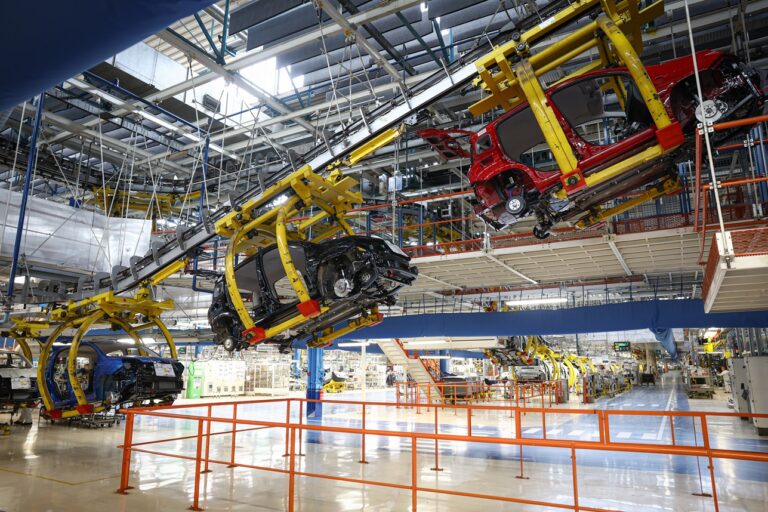 E-car Stellantis usine de Pomigliano d'Arco (Italie)