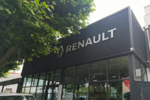 Les agents Renault vont poser leur "ReGar" sur le VO
