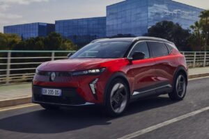 Marché BtoB : le Renault Scenic E-Tech en patron