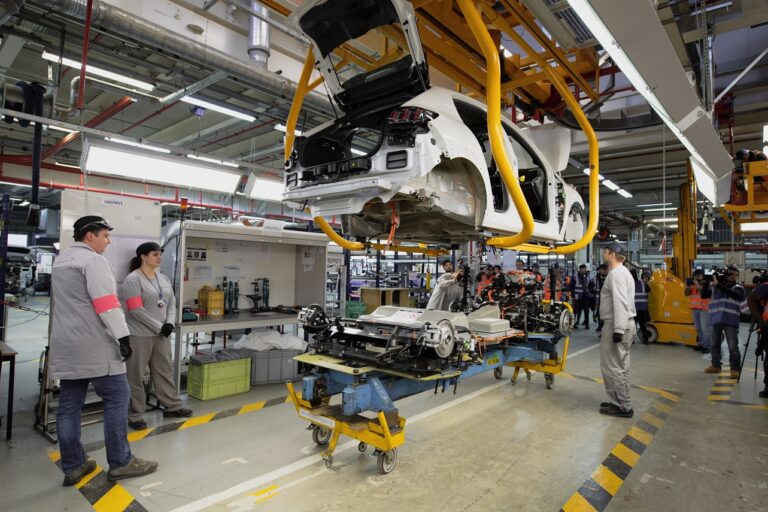 Stellantis ouvre la porte de ses usines espagnoles à Leapmotor