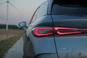 Droits de douane : l'Europe souhaite taxer les PHEV chinois