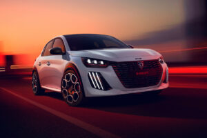 Peugeot ouvre les commandes de la e-208 GTi