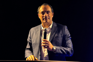 Stellantis : Antonio Filosa poursuit son opération séduction en France