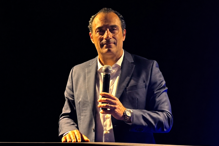 Stellantis : Antonio Filosa poursuit son opération séduction en France