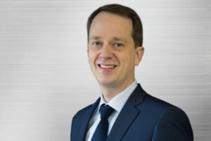 Stellantis choisit Louis-Marie Chevalier pour piloter Spoticar France