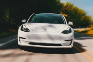 La Belgique approuve à son tour le système de conduite autonome de Tesla 