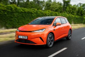 BYD frappe fort avec la Dolphin G DM-i, première citadine hybride rechargeable d’Europe