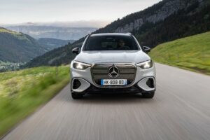 Mercedes-Benz anticipe des revenus en baisse pour 2026