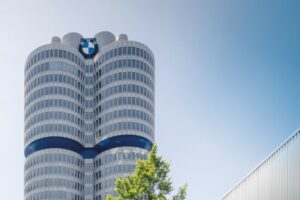 Le groupe BMW veut tailler dans ses effectifs face à la chute de ses bénéfices
