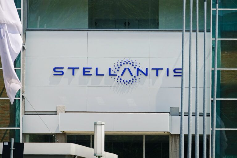 Stellantis rappelle 955 000 véhicules pour un défaut de caméra