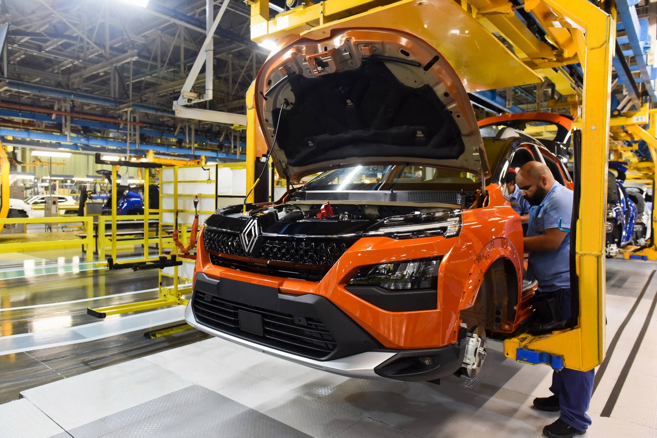 Dès 2032, les nouveaux types de véhicules devront être conçus pour faciliter la dépose, le remplacement et le réemploi de certains composants. ©Renault