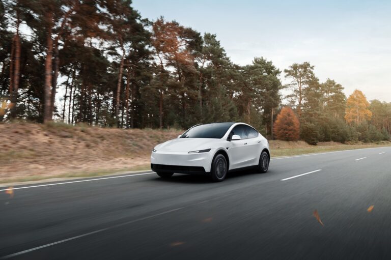 Au mois d'ao&ucirc;t 2026, Tesla a connu une belle remont&eacute;e de ses immatriculations et devient la 7e marque la plus vendue en France. &copy;Tesla