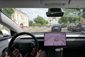 La France en passe de changer d'avis sur le système de conduite automatisée de Tesla ?