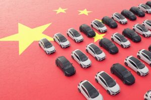 Marché automobile : les constructeurs européens pris en étau par les chinois