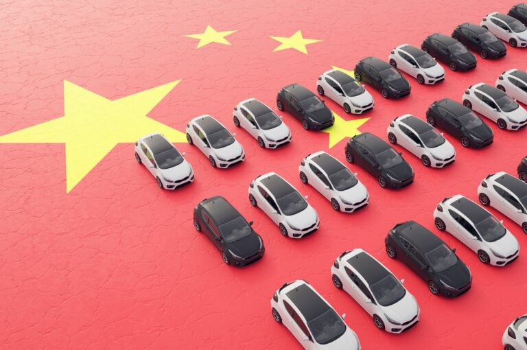 Marché automobile : les constructeurs européens pris en étau par les chinois