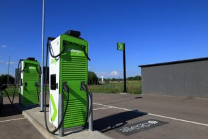 TotalEnergies ouvre sa carte Fleet aux réseaux Allego et Powerdot
