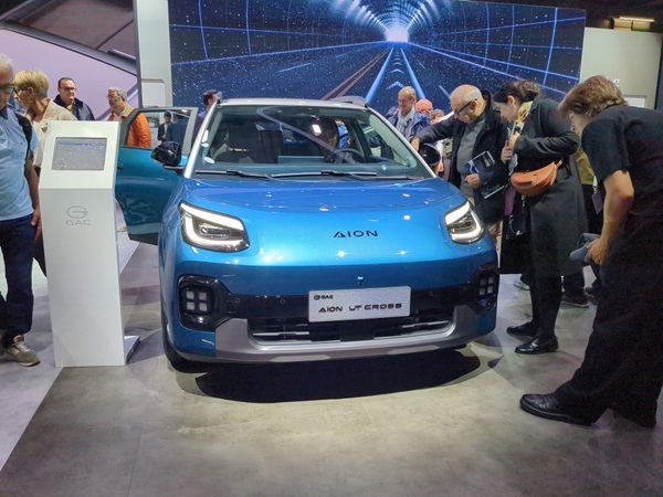 Le crossover compact embarque une batterie lui permettant d’atteindre une autonomie de 430 km en cycle WLTP et jusqu’à 600 km en usage urbain. ©Journal de l'Aujtomobile - Damien Chalon