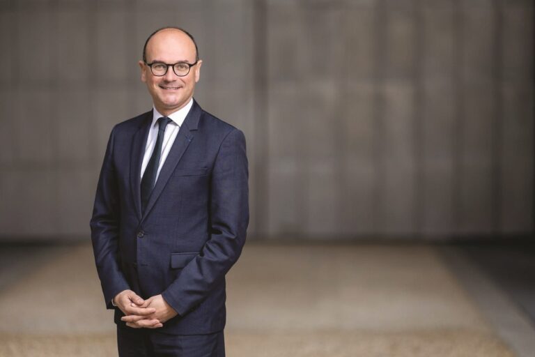 Entretien avec S&eacute;bastien Martin ministre de l'Industrie