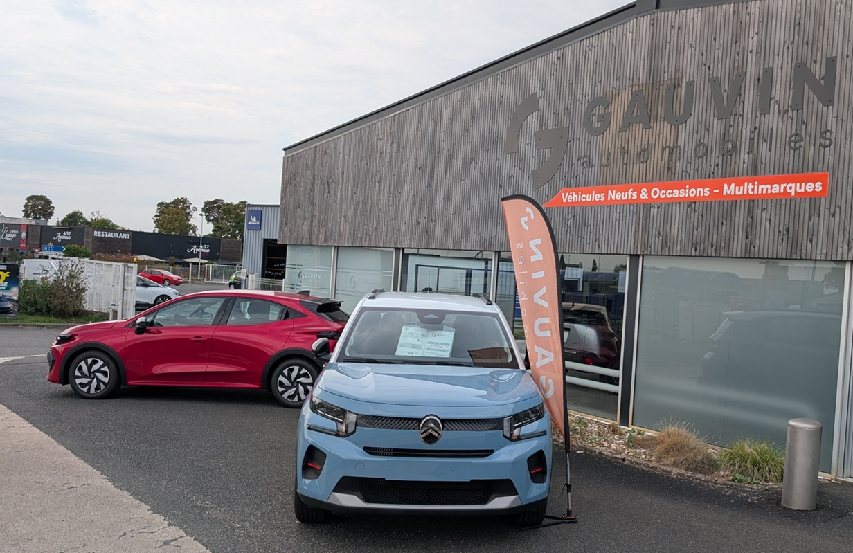 Devanture de Gauvin Automobiles, à Niort