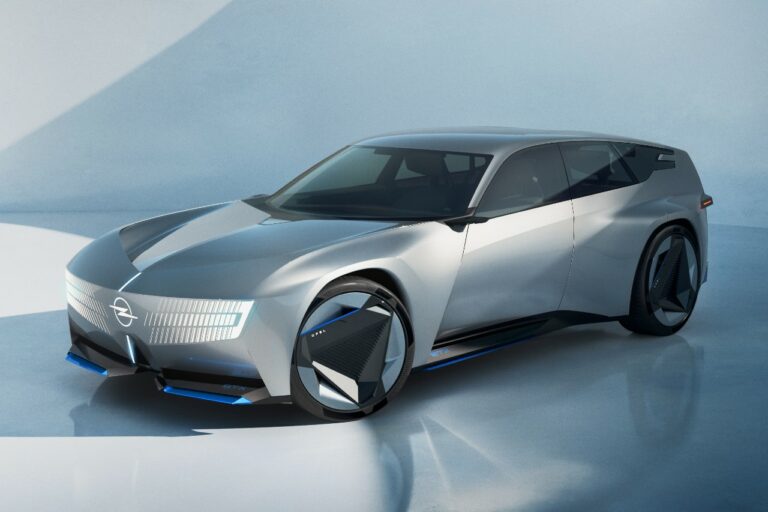 Opel STX Concept : un aperçu des futurs breaks électriques du Blitz