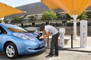 Nissan offre 400 bornes de recharge rapide en Europe