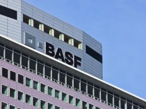 BASF accumule les achats