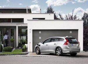 Volvo met en scène son V60 Plug-in-Hybrid