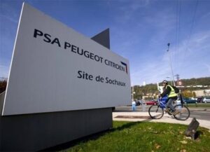 PSA poursuit son désengagement de la fabrication d