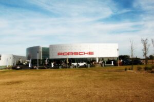 36e Centre Porsche à La Rochelle