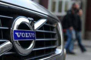 Volvo creuse ses pertes, mais reste optimiste