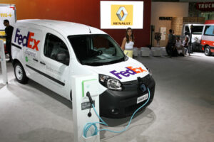 FedEx mise (doucement) sur le Kangoo Z.E.