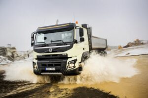 Volvo Trucks, dynamique rompue en juillet