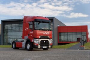 Renault Trucks livre 100 véhicules "Origine France Garantie"