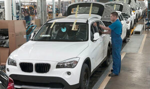 BMW suspend sa décision de construire une usine en Russie
