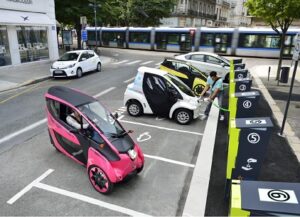 Les Toyota i-Road et Coms "branchent" les Grenoblois