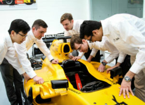 Infiniti ouvre les portes de la F1 à de jeunes ingénieurs
