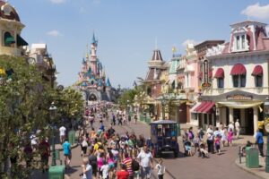 Renault futur partenaire de Disneyland Paris