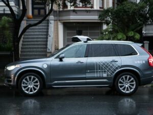 Robot-taxi : Volvo-Uber priés de rester au garage